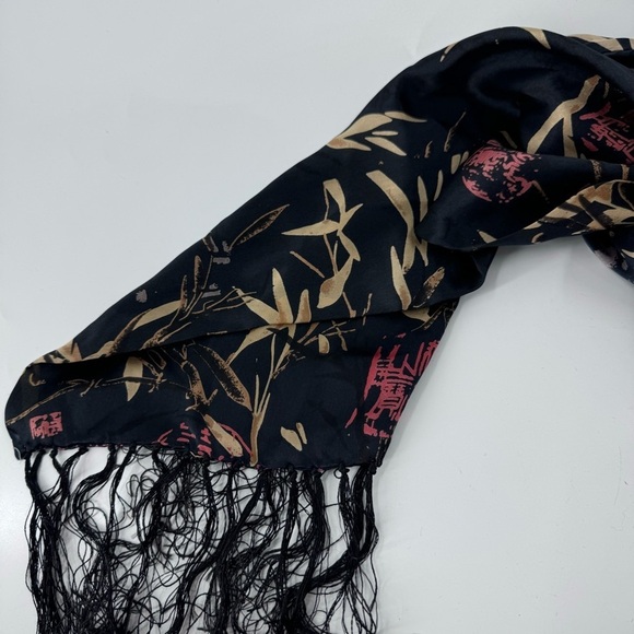 Unbranded 100% Silk Beautifully finished Hand Made Scarf w / Fringe - Picture 4 of 10